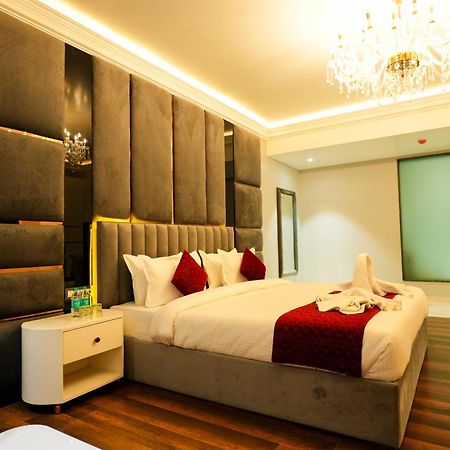 Gajraula Hotel Adsan Heights מראה חיצוני תמונה
