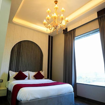 Gajraula Hotel Adsan Heights מראה חיצוני תמונה