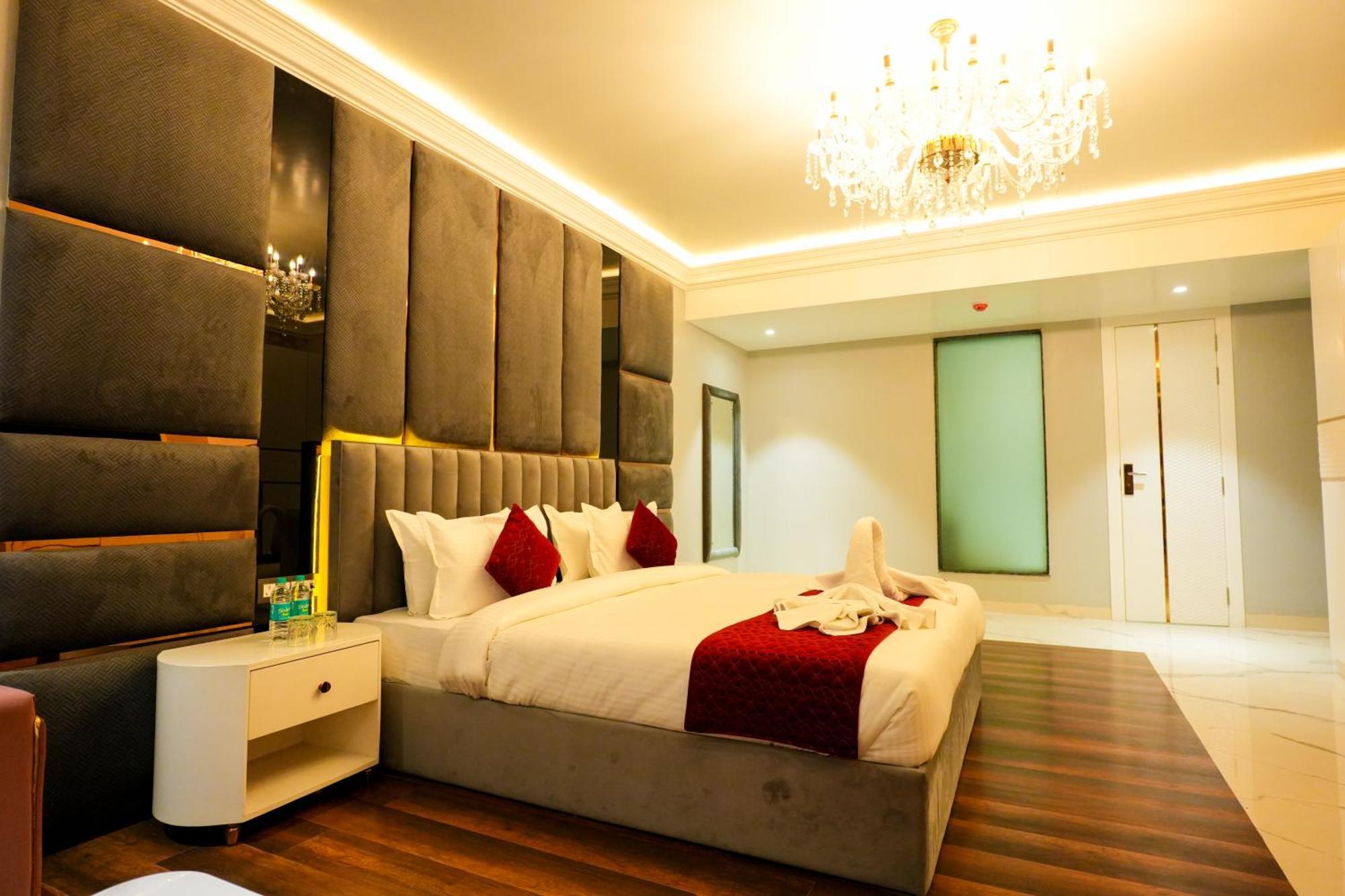 Gajraula Hotel Adsan Heights מראה חיצוני תמונה