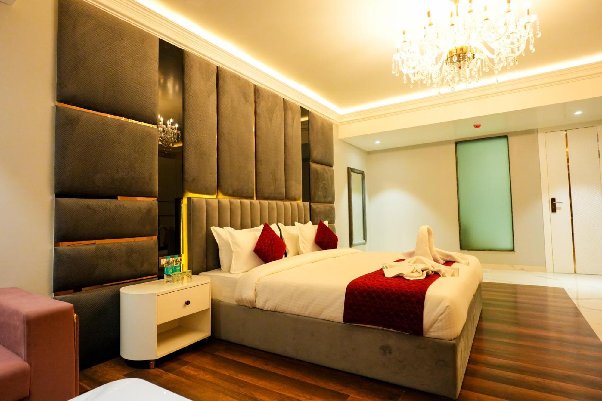 Gajraula Hotel Adsan Heights מראה חיצוני תמונה