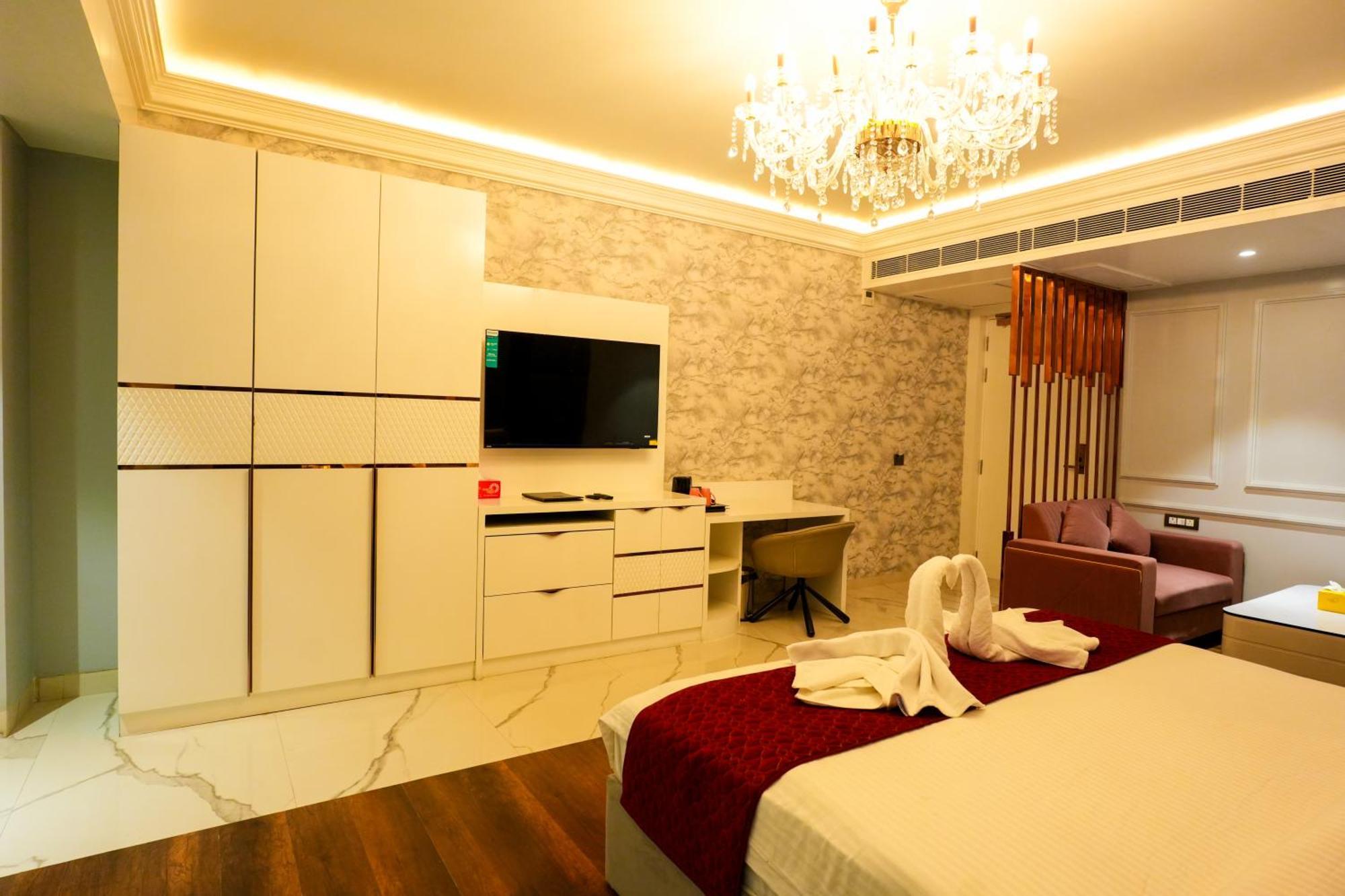 Gajraula Hotel Adsan Heights מראה חיצוני תמונה