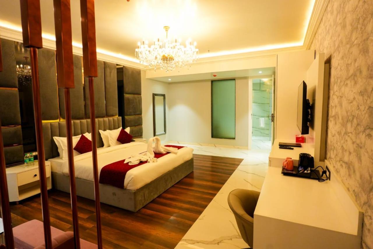 Gajraula Hotel Adsan Heights מראה חיצוני תמונה