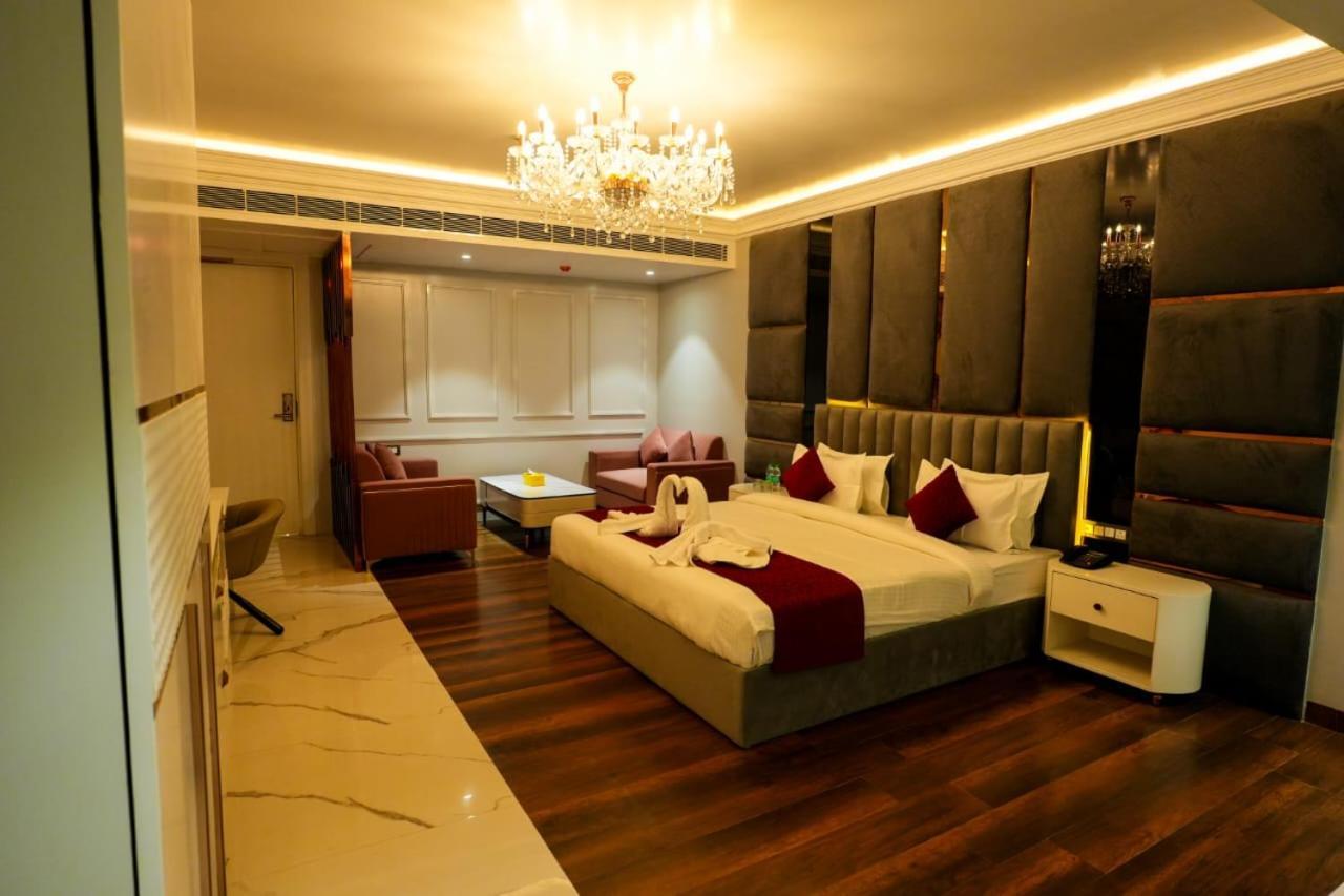 Gajraula Hotel Adsan Heights מראה חיצוני תמונה