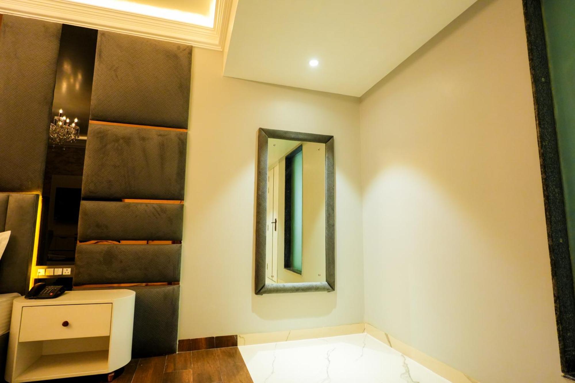 Gajraula Hotel Adsan Heights מראה חיצוני תמונה