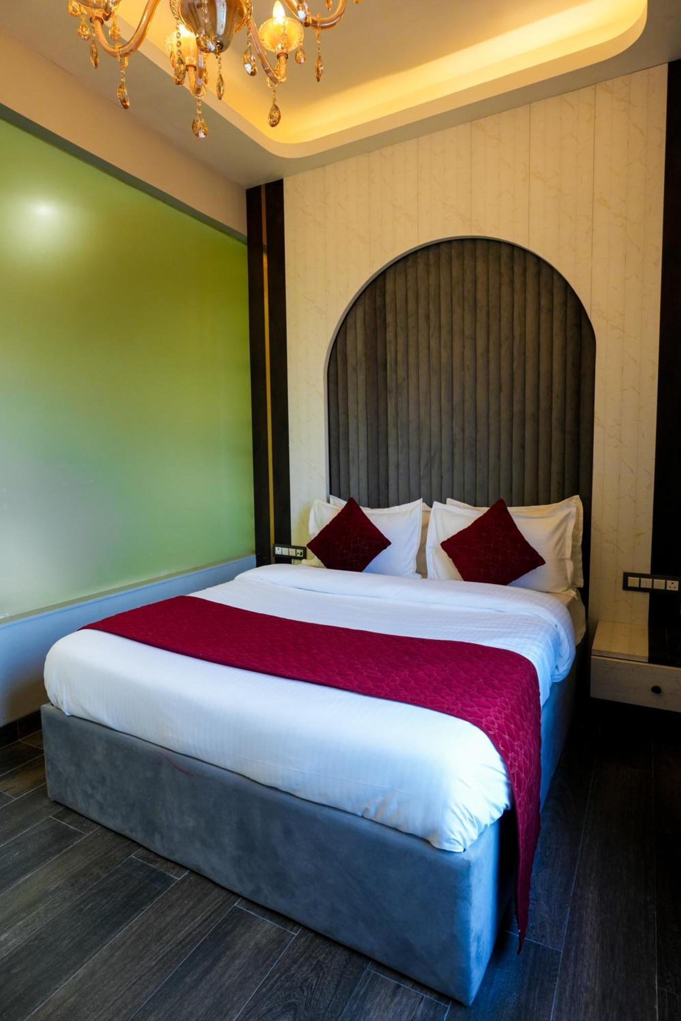 Gajraula Hotel Adsan Heights מראה חיצוני תמונה
