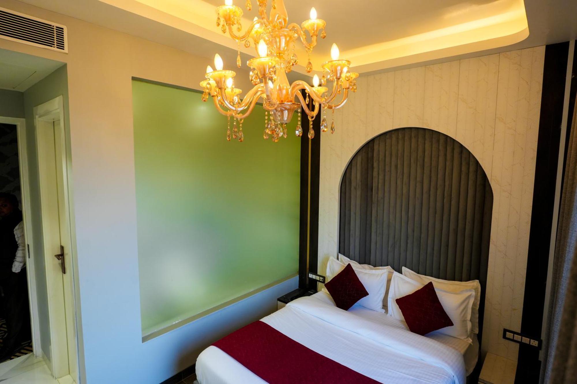 Gajraula Hotel Adsan Heights מראה חיצוני תמונה