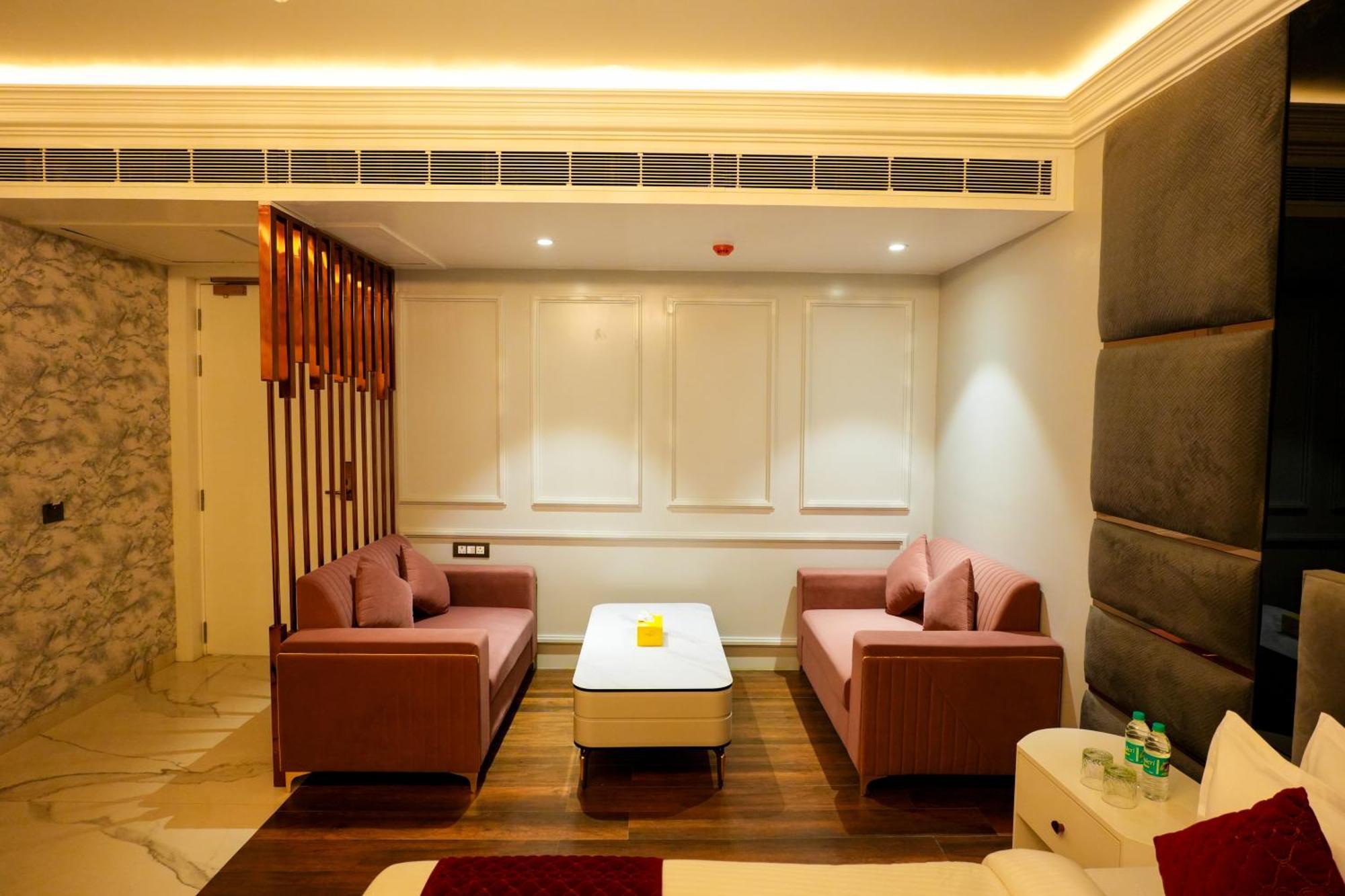 Gajraula Hotel Adsan Heights מראה חיצוני תמונה