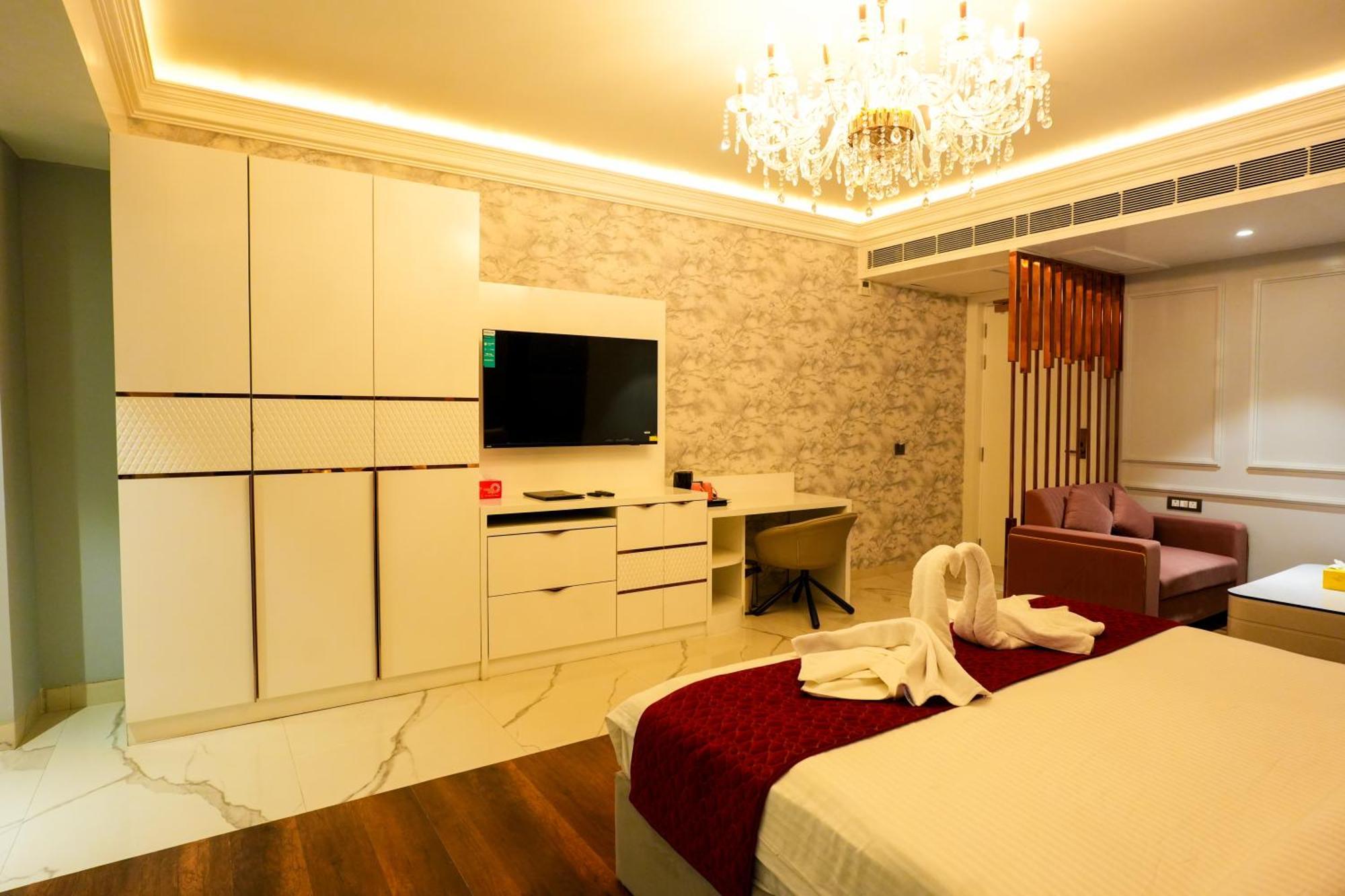 Gajraula Hotel Adsan Heights מראה חיצוני תמונה