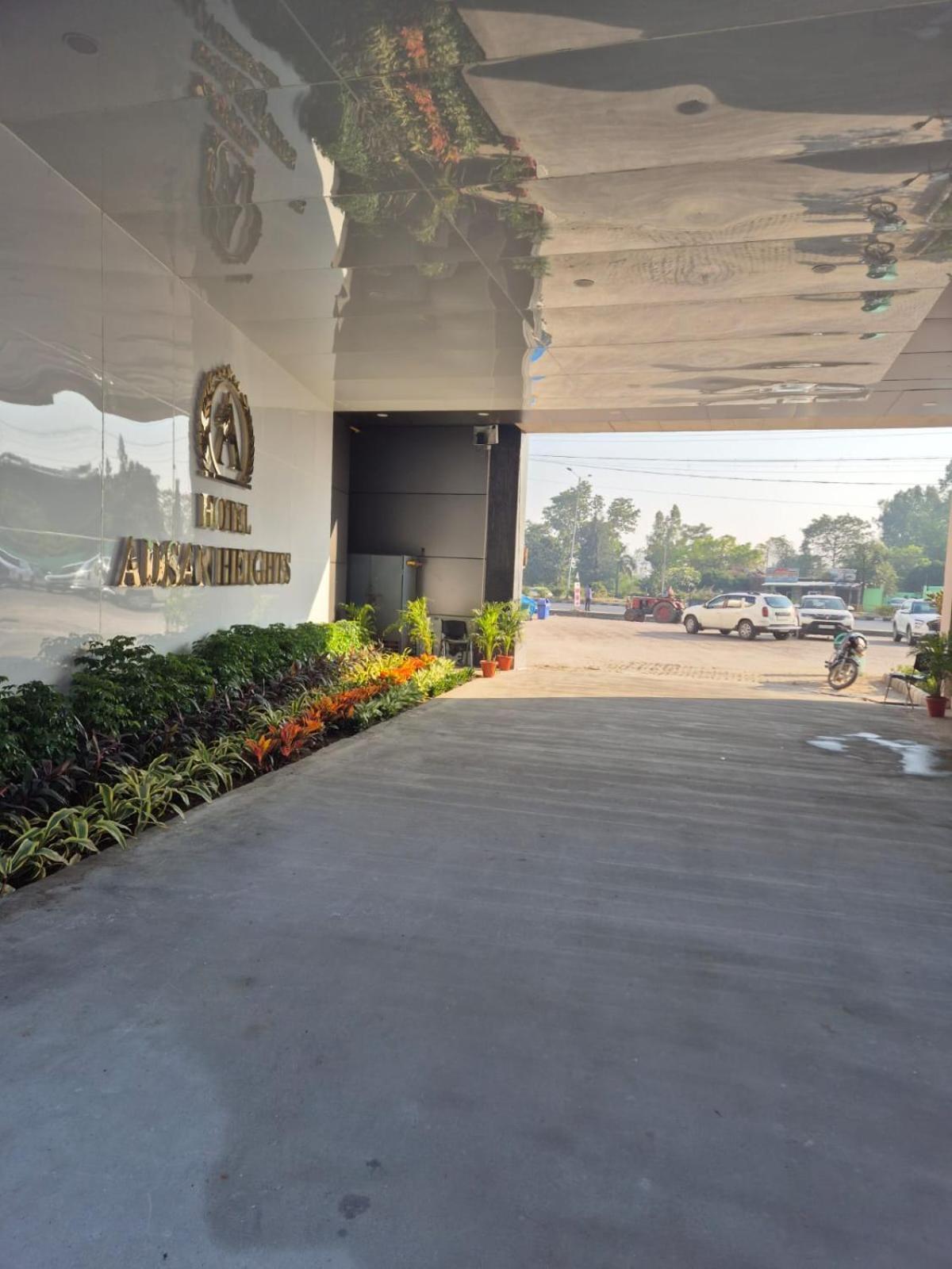 Gajraula Hotel Adsan Heights מראה חיצוני תמונה