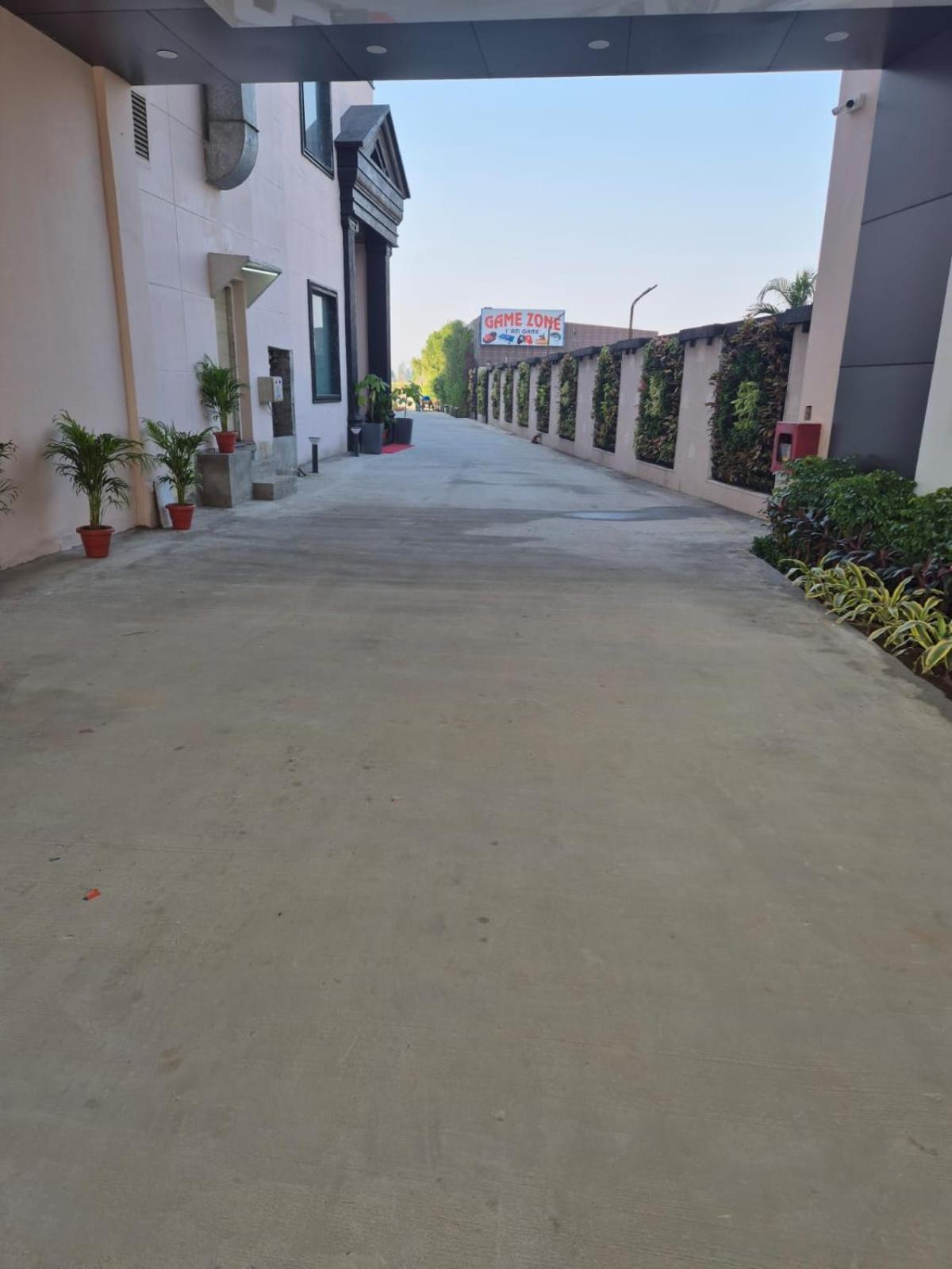 Gajraula Hotel Adsan Heights מראה חיצוני תמונה