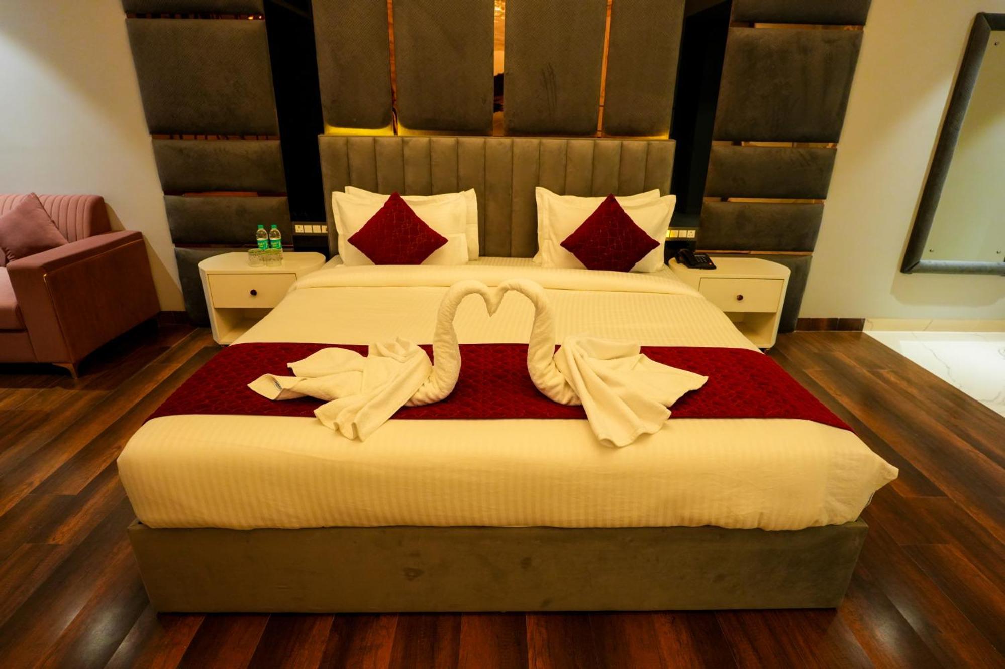 Gajraula Hotel Adsan Heights מראה חיצוני תמונה